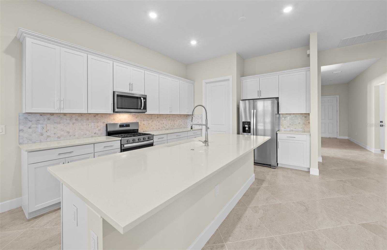 7621 Fulham Ave Property Photo 22