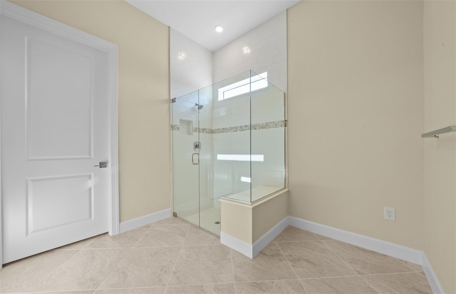7621 Fulham Ave Property Photo 32