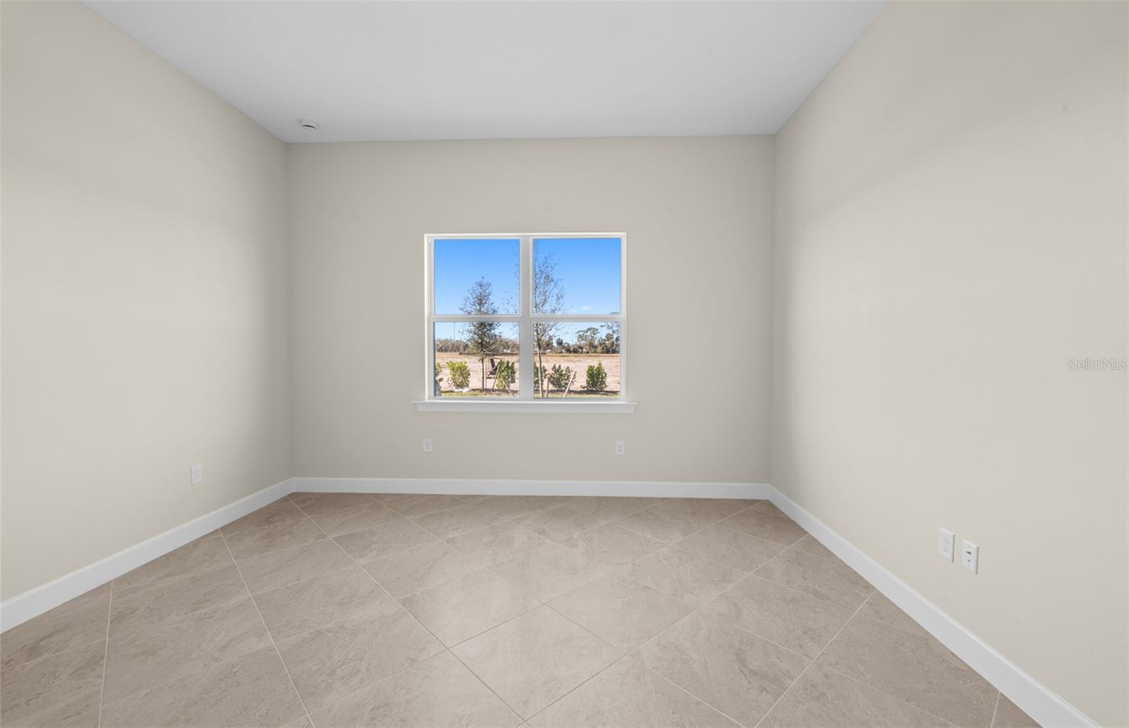 7621 Fulham Ave Property Photo 33