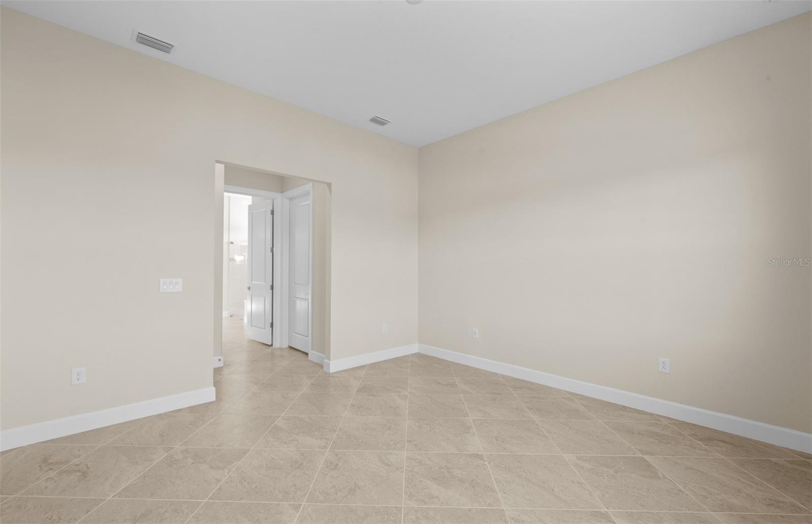 7621 Fulham Ave Property Photo 34