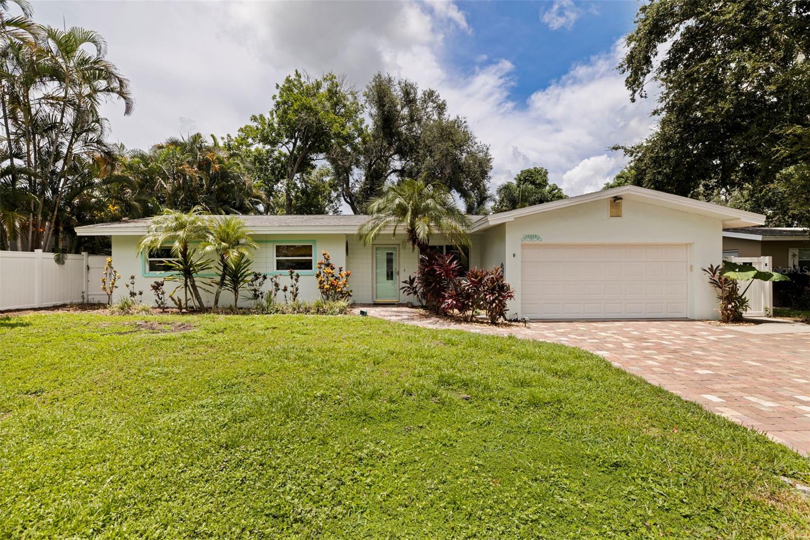 13555 CROFT DR N Property Photo 1