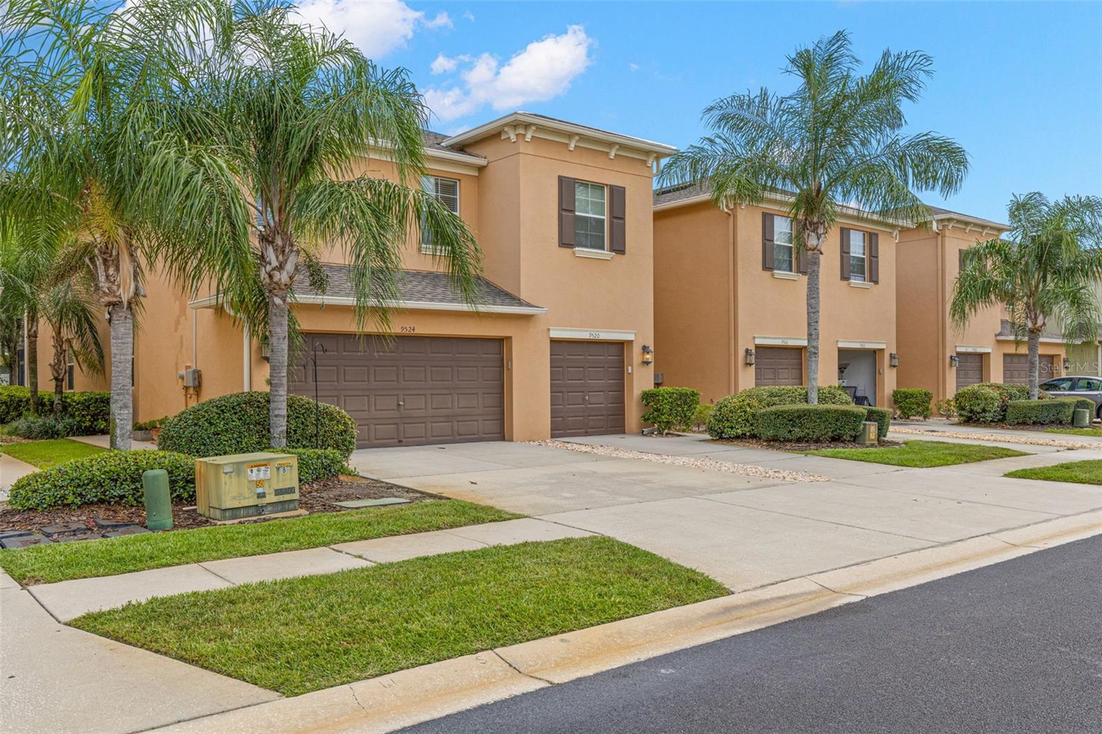9524 Trumpet Vine Loop Property Photo 3
