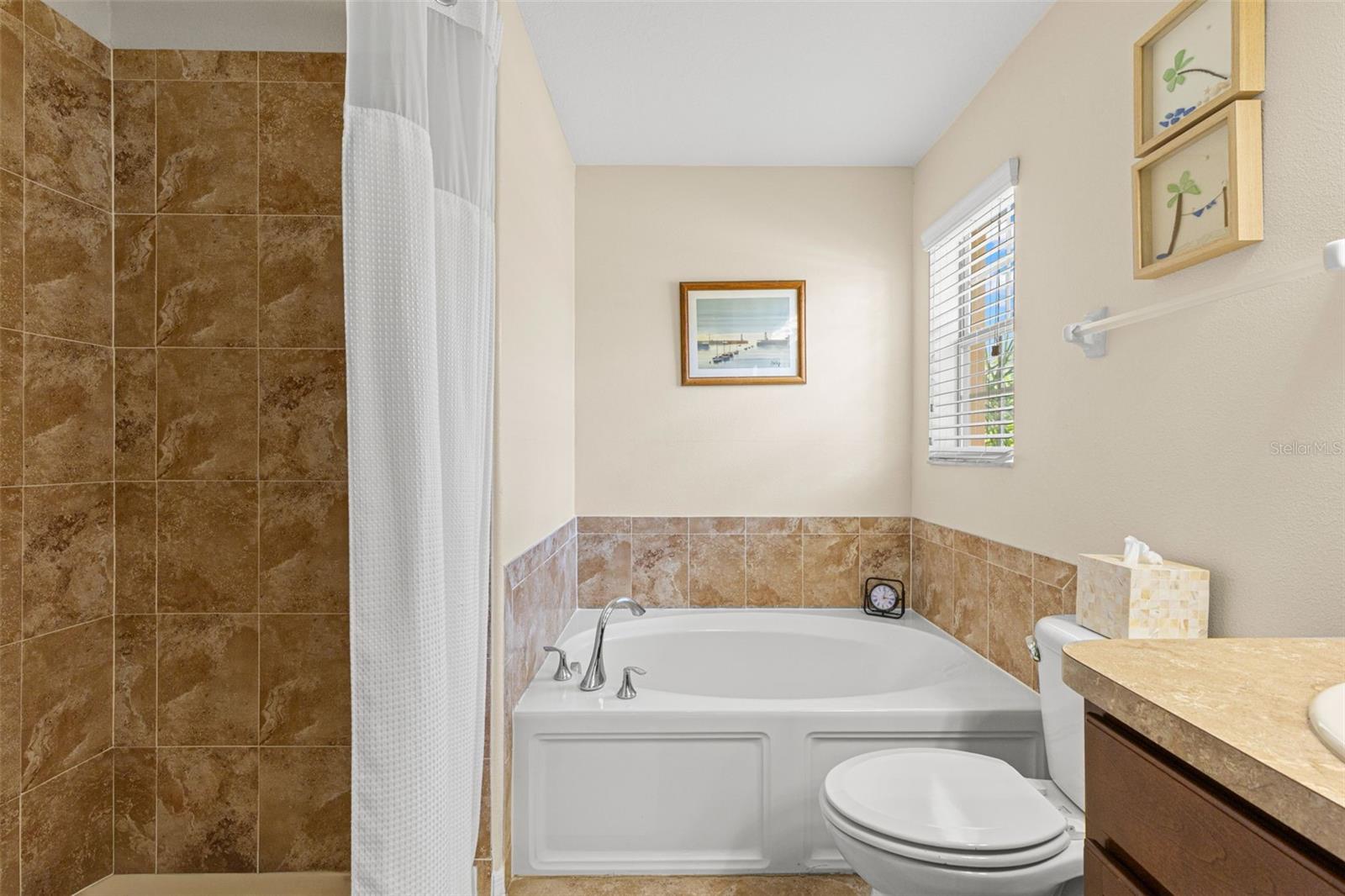 9524 Trumpet Vine Loop Property Photo 27