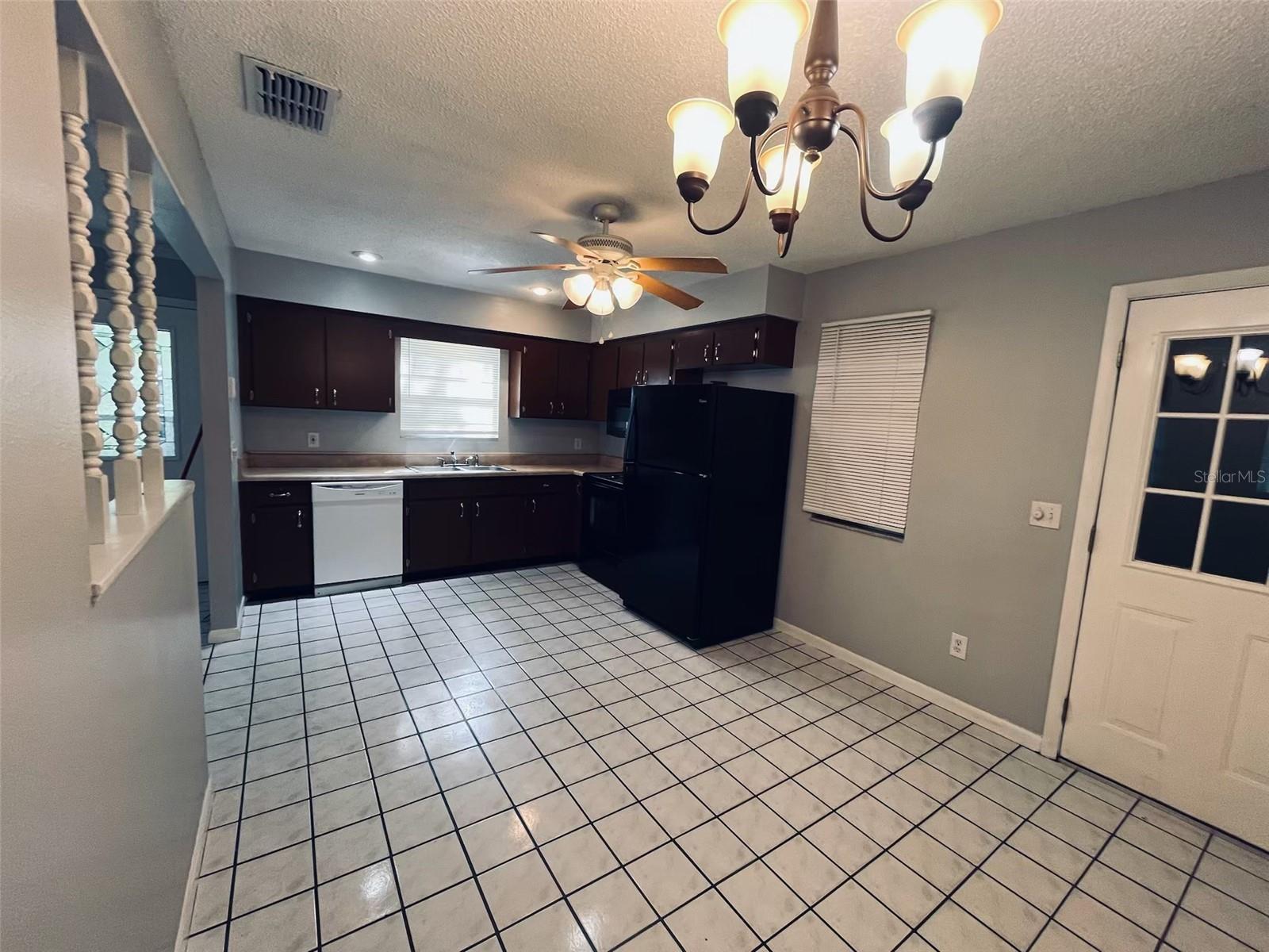 39648 Meadowood Loop Property Photo 6
