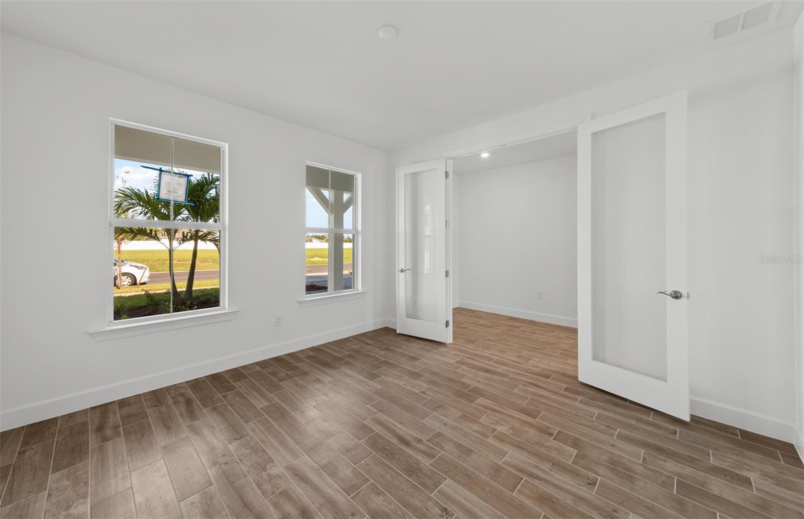 7617 Fulham Ave Property Photo 11