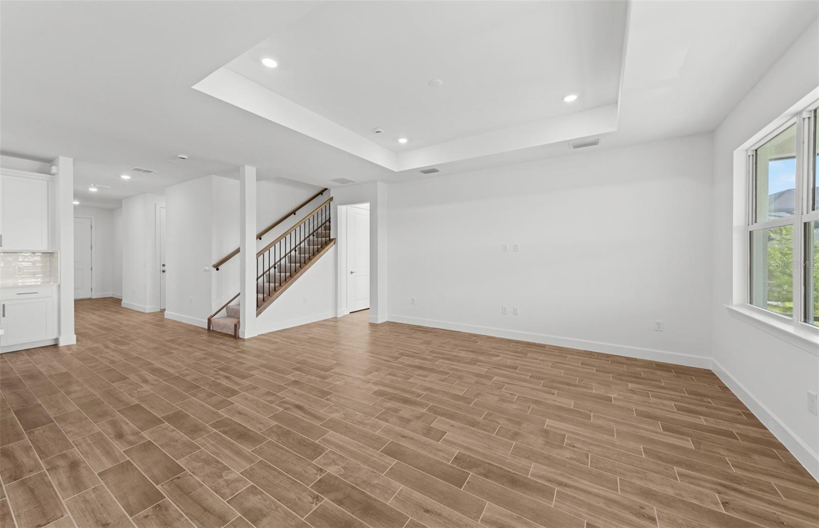 7617 Fulham Ave Property Photo 20