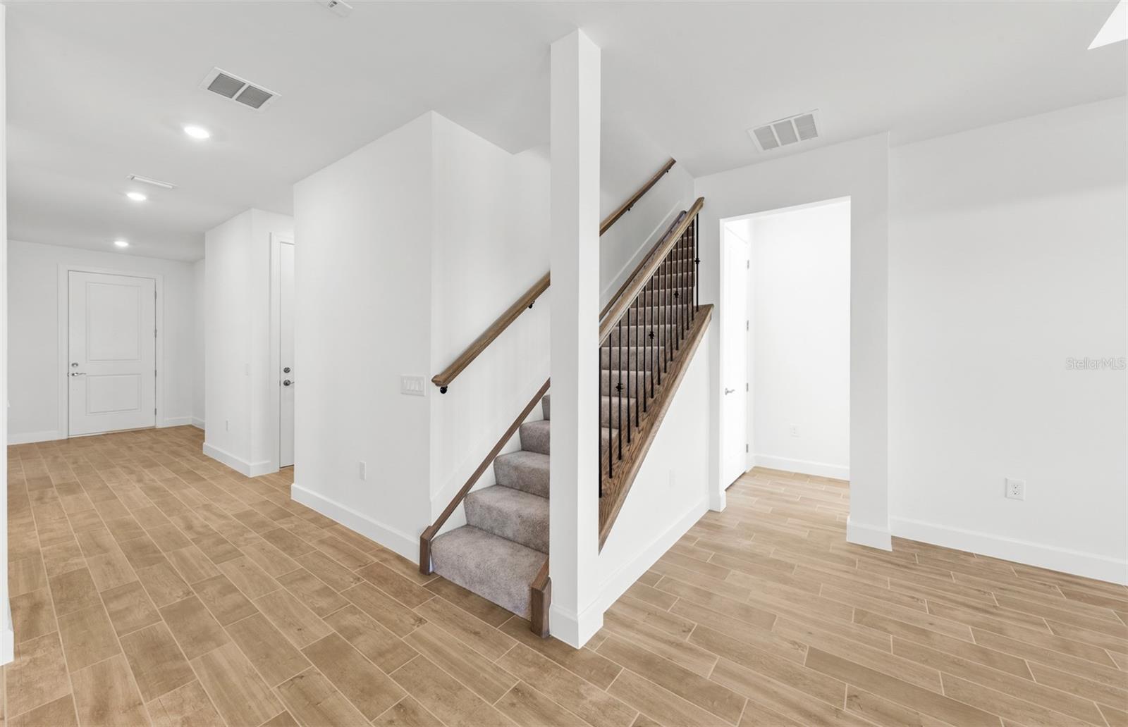 7617 Fulham Ave Property Photo 24