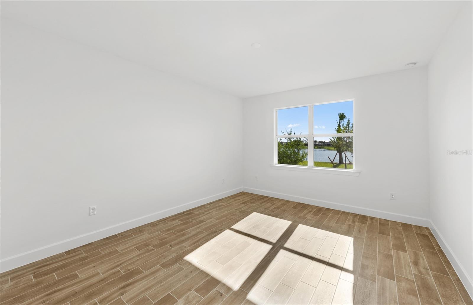 7617 Fulham Ave Property Photo 25