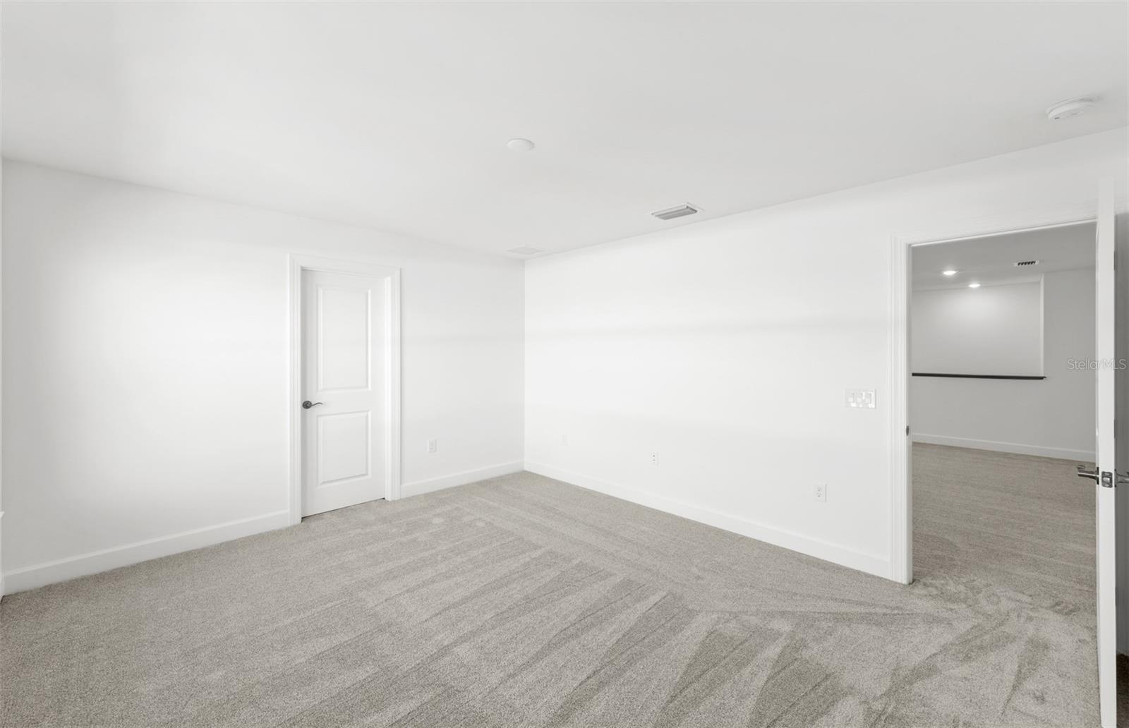 7617 Fulham Ave Property Photo 39