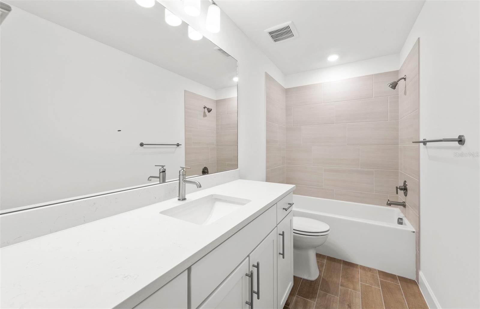 7617 Fulham Ave Property Photo 40