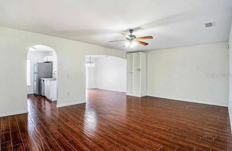 9836 Ashburn Lake Dr Property Photo 4