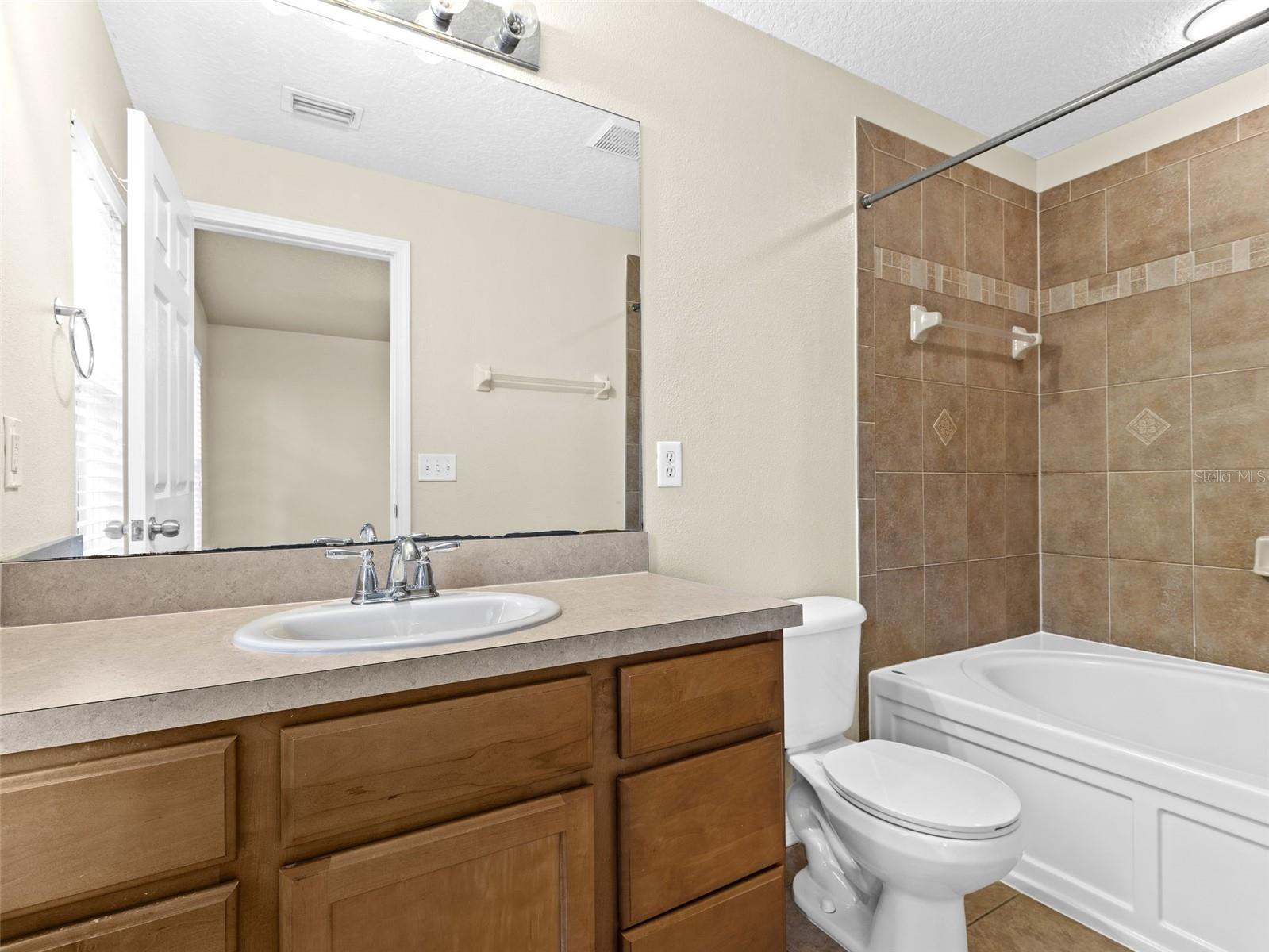 2412 Middleton Grove Dr Property Photo 33