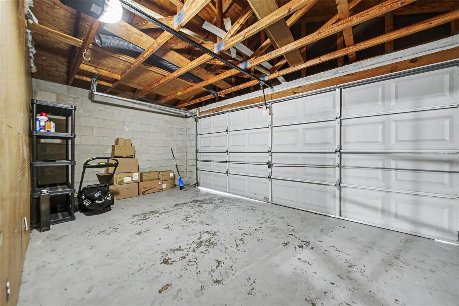 231 E 1st St Property Photo 16