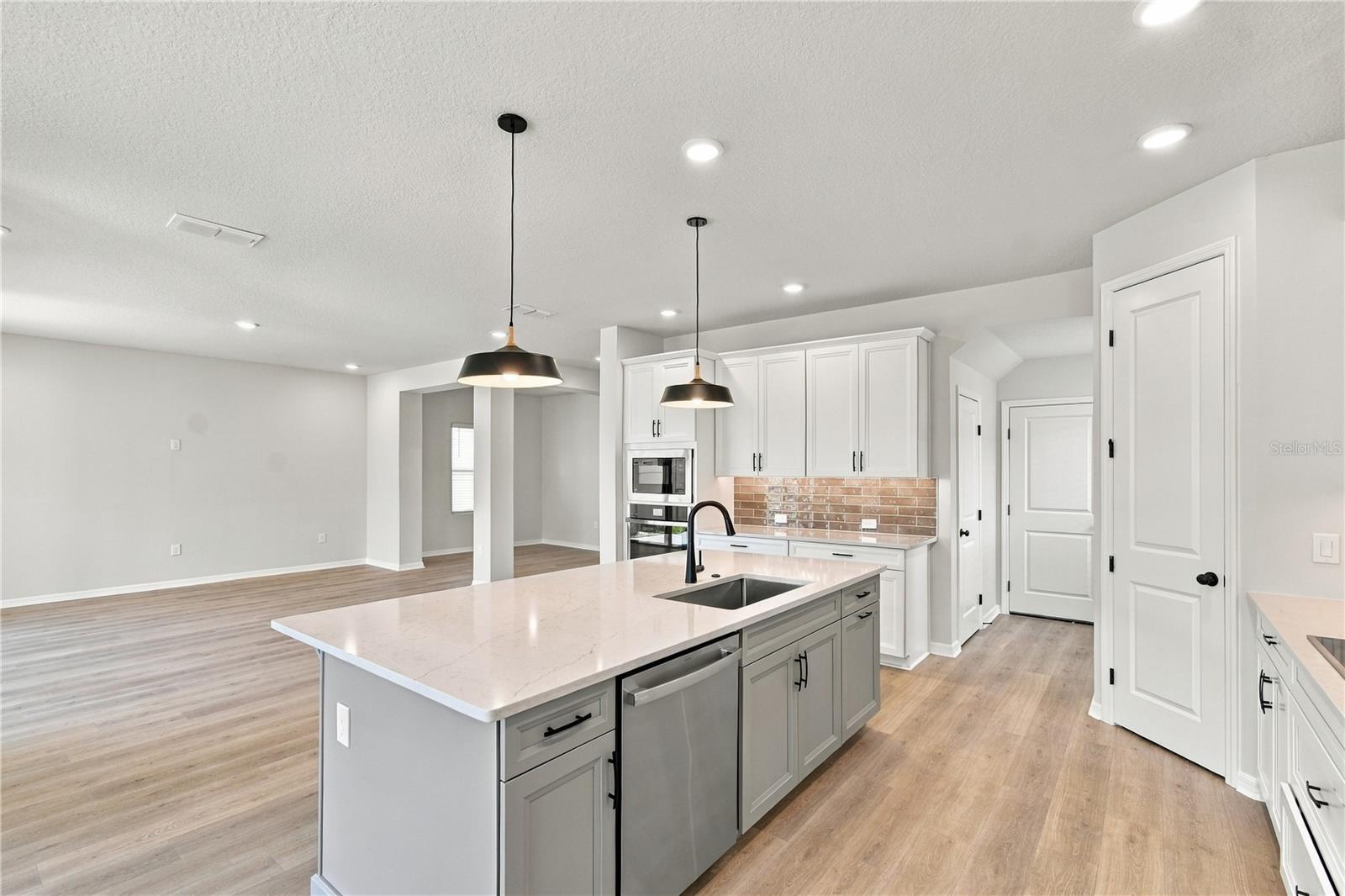 5831 Native Oak St Property Photo 4