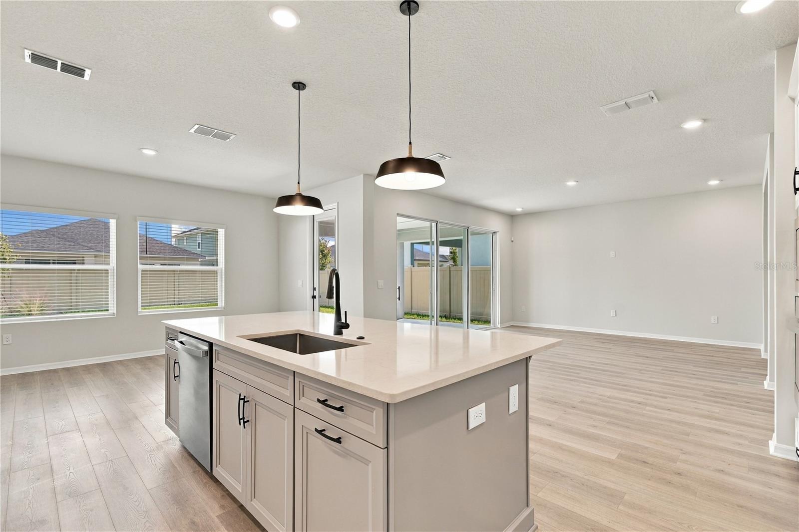 5831 Native Oak St Property Photo 6