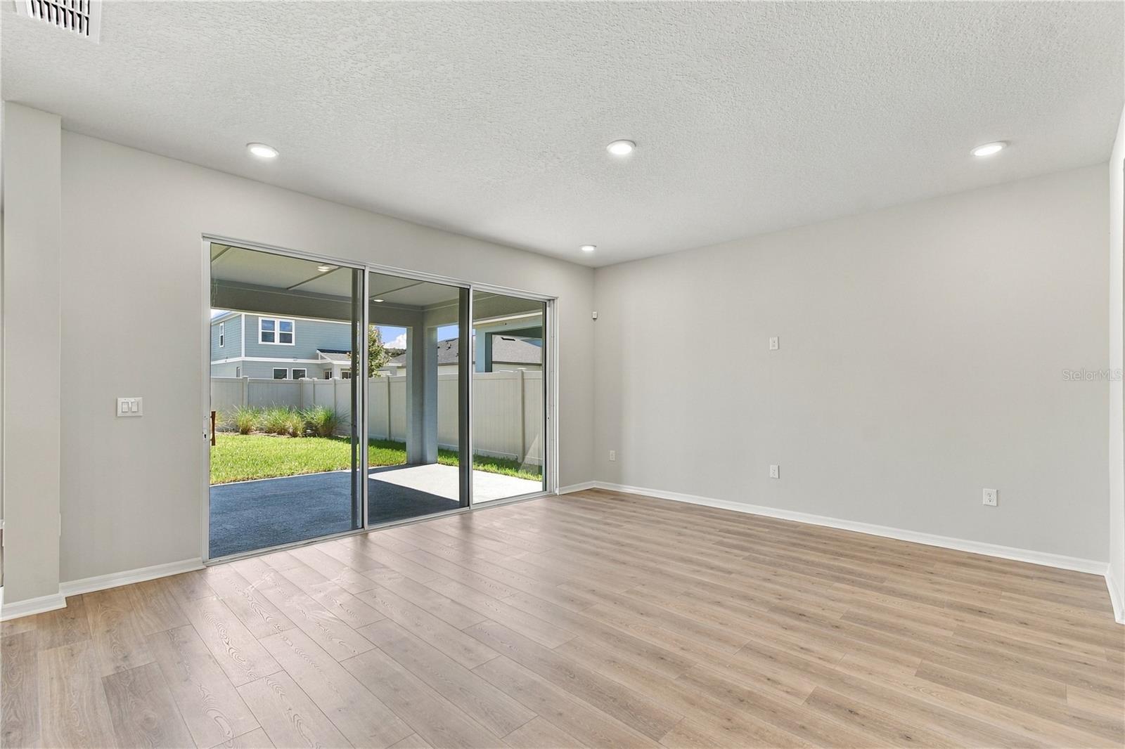 5831 Native Oak St Property Photo 9