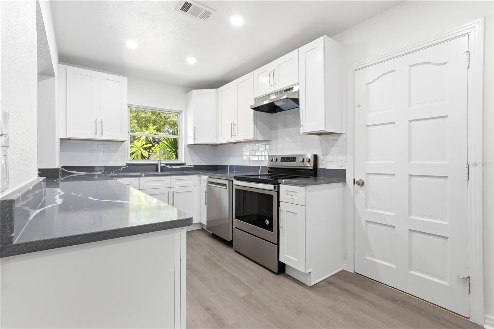 10 S Orion Ave Property Photo 13