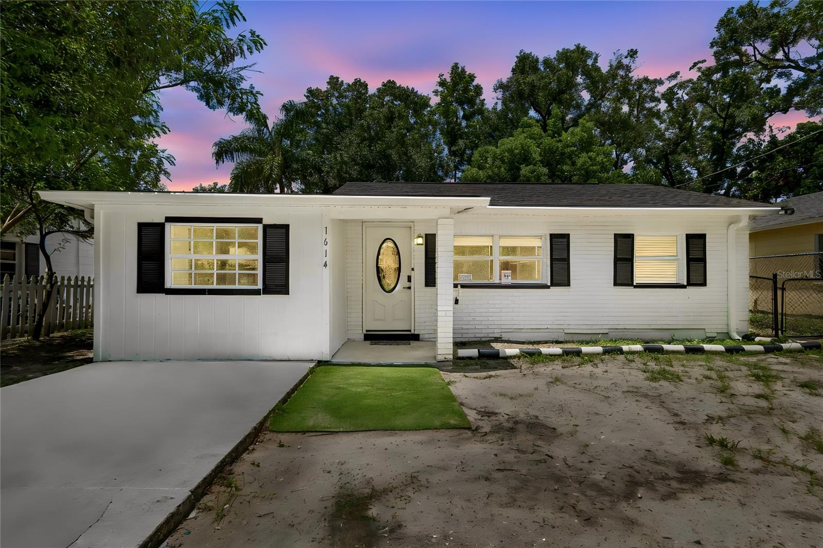 1614 E Maple Ave Property Photo