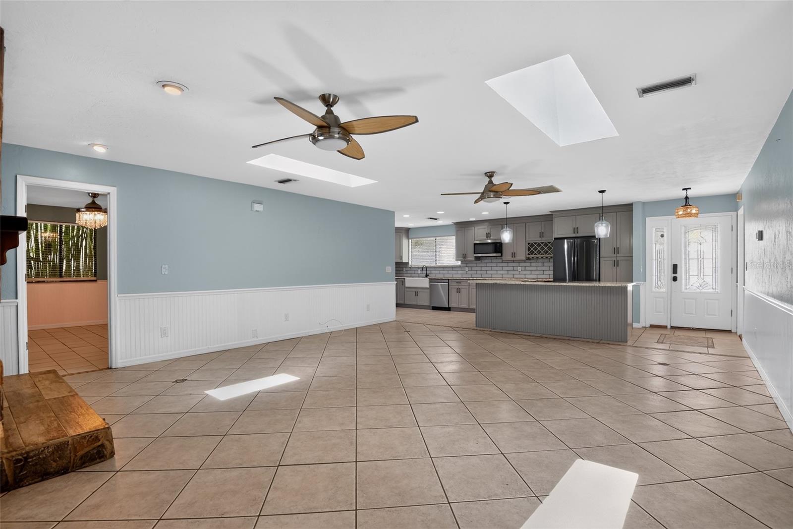 408 Palm Ave Property Photo 6