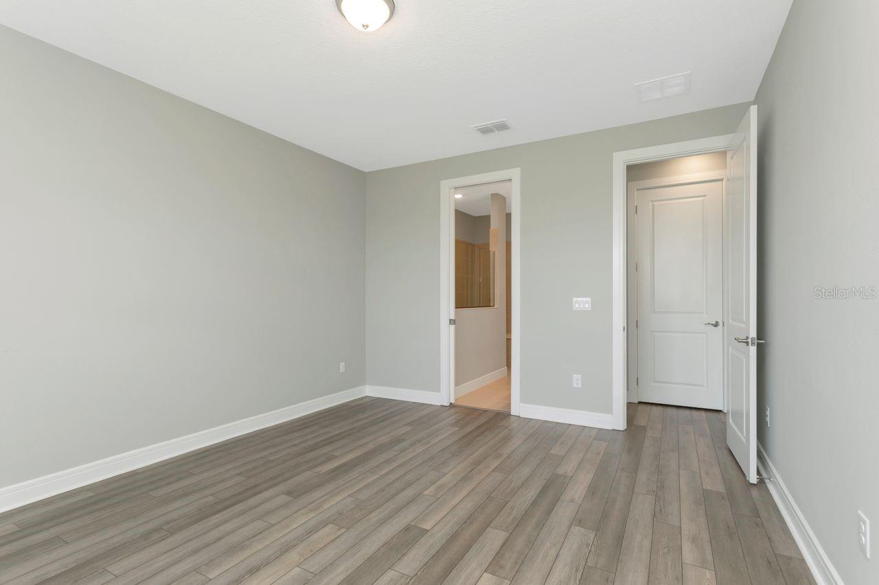 9909 Longmeadow Ave Property Photo 32