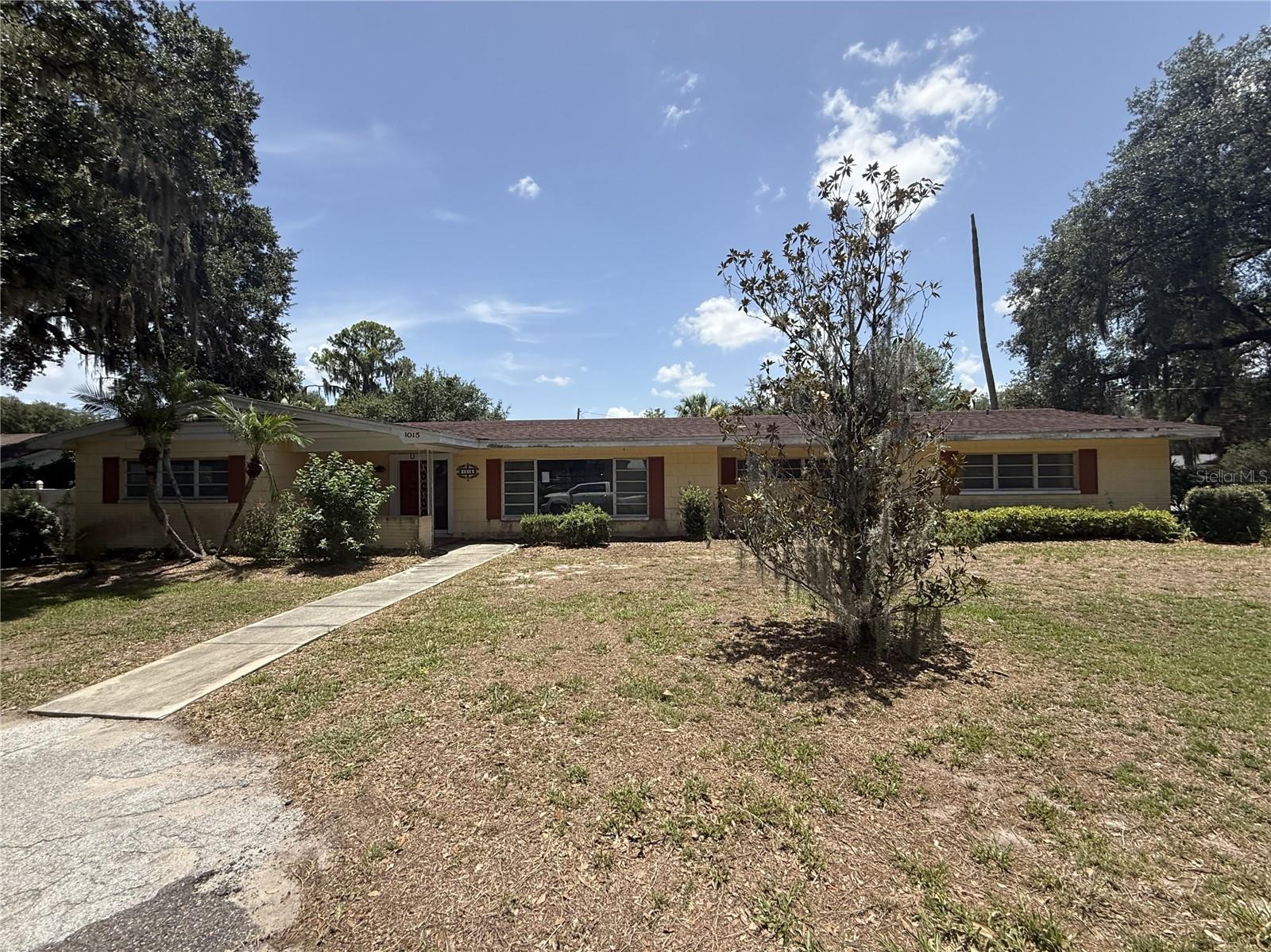 1015 E Mann Rd Property Photo 1