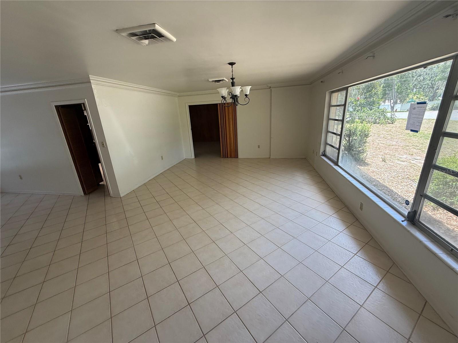 1015 E Mann Rd Property Photo 2
