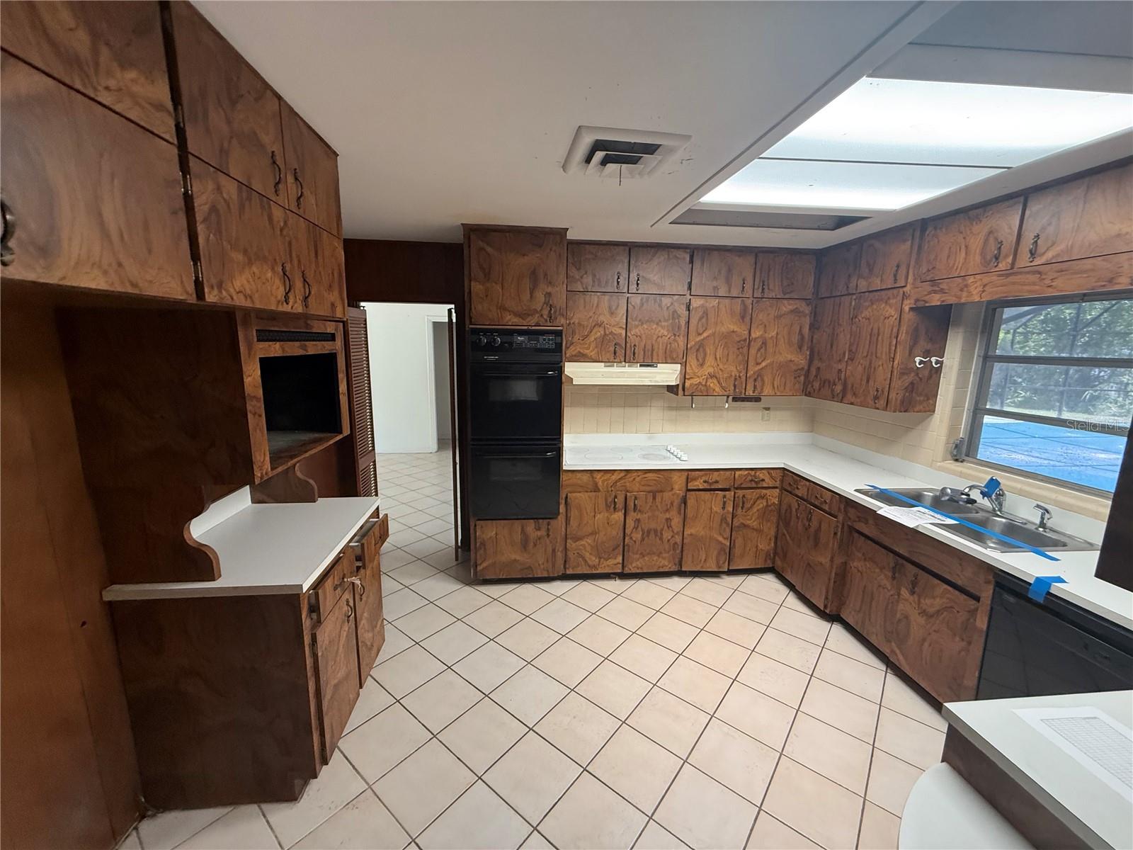 1015 E Mann Rd Property Photo 5