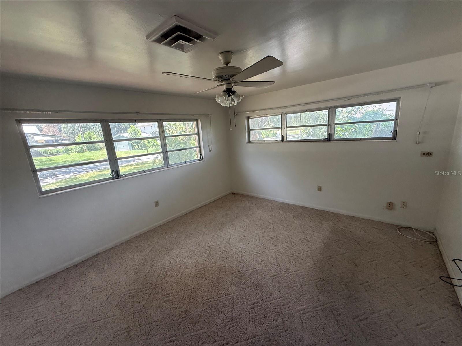 1015 E Mann Rd Property Photo 12