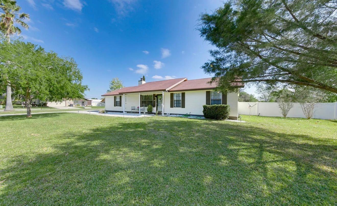 1121 Londonderry Dr Property Photo 2