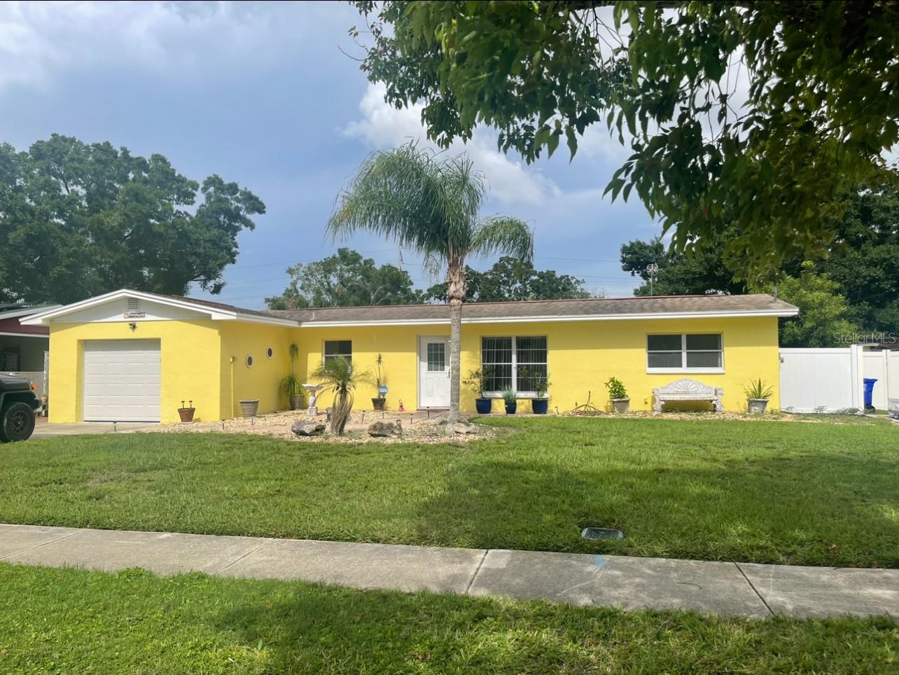 331 Shore Dr E Property Photo 1