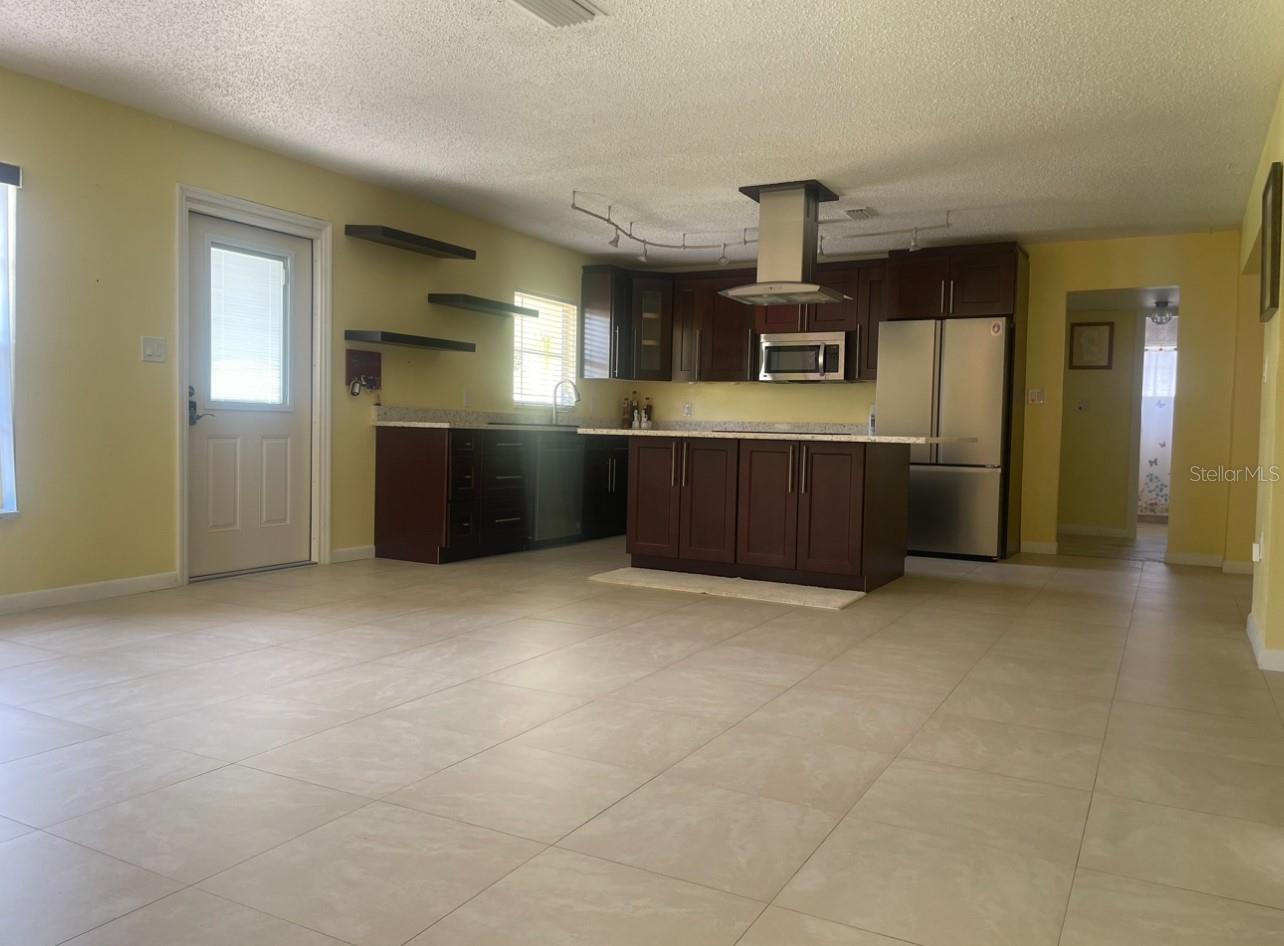 331 Shore Dr E Property Photo 2