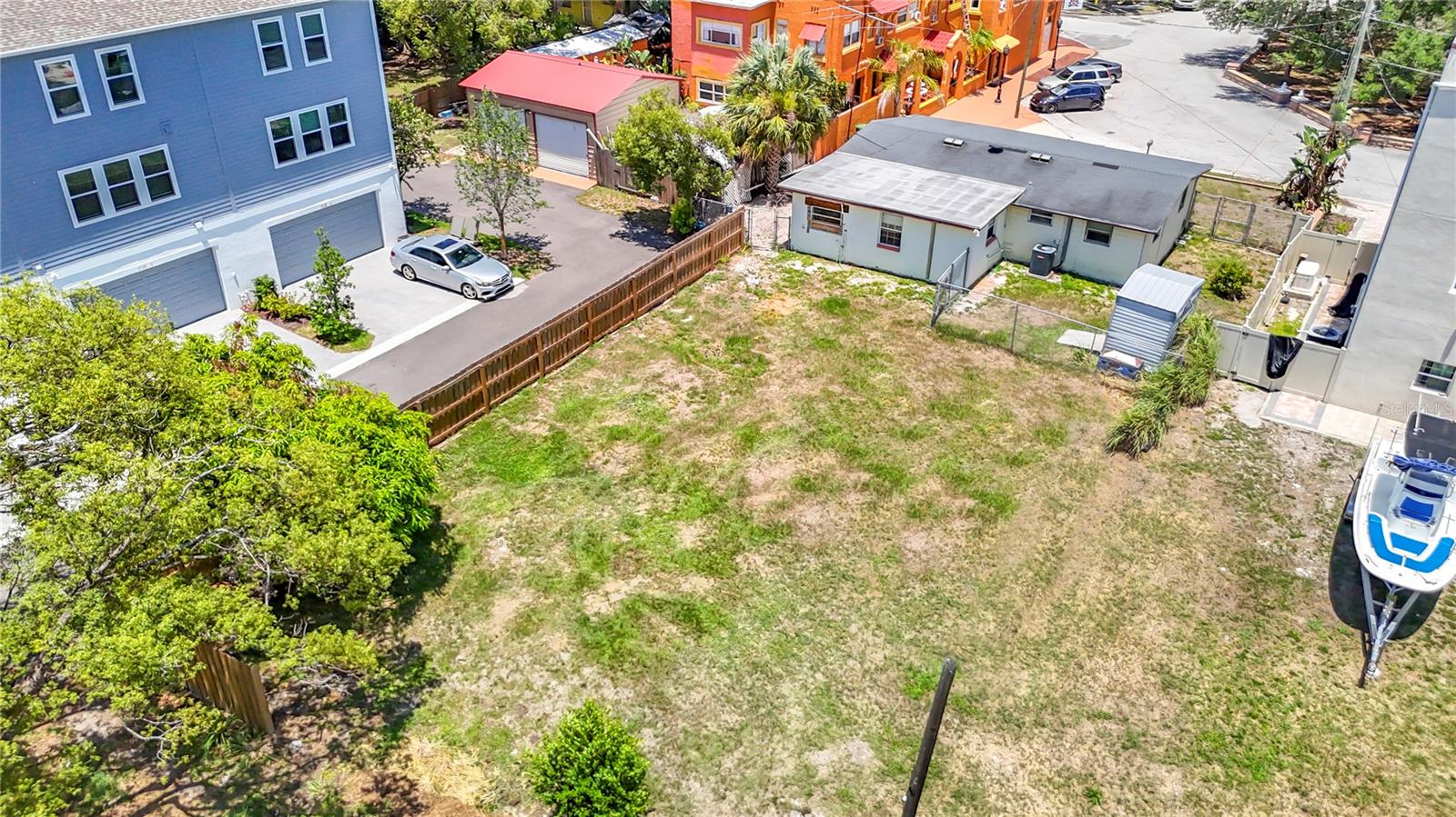 2304 N Highland Ave Property Photo 3