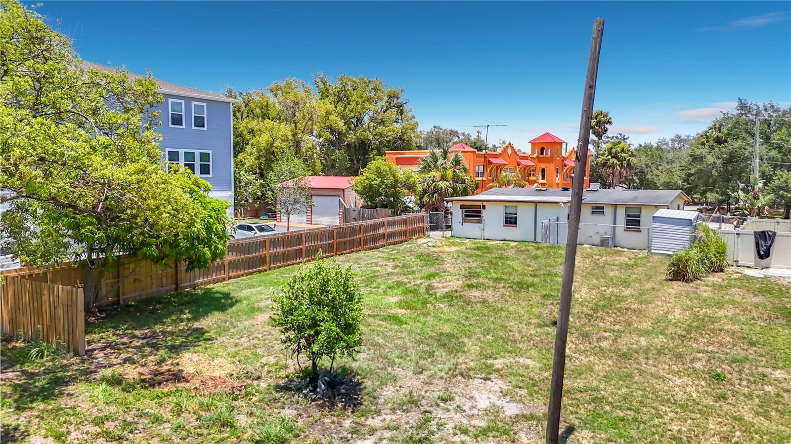 2304 N Highland Ave Property Photo 4