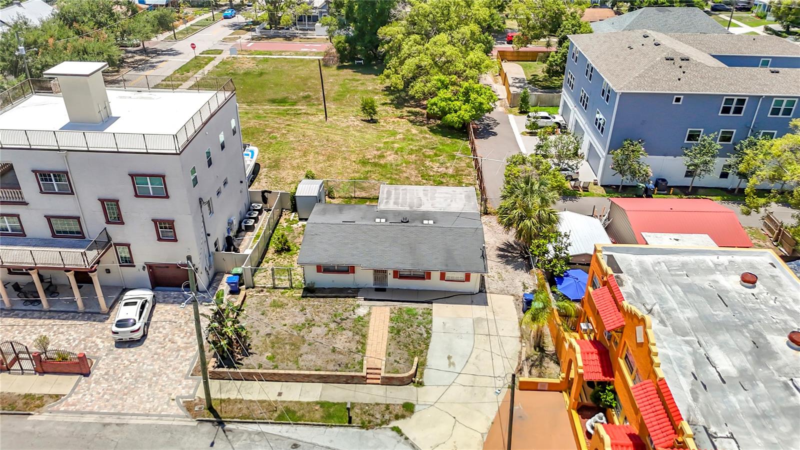 2304 N Highland Ave Property Photo 6