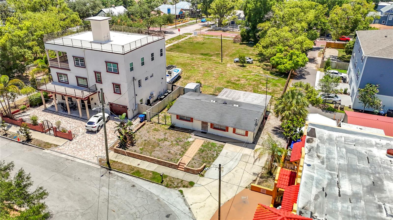 2304 N Highland Ave Property Photo 8