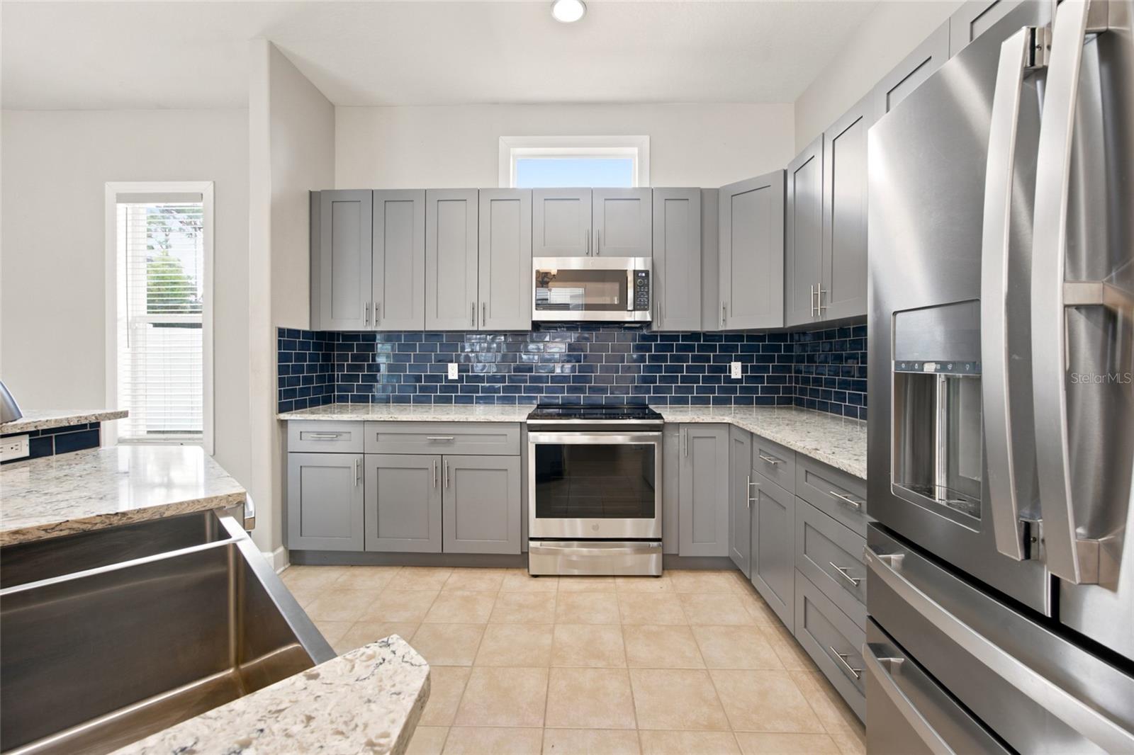 5517 Greystone Dr Property Photo 4
