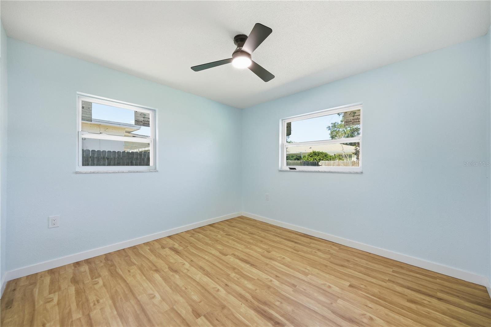 5920 Denver St Ne Property Photo 17
