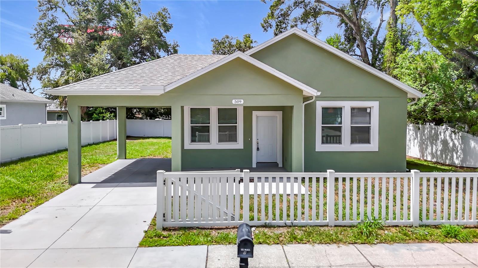 509 E LAKE AVE