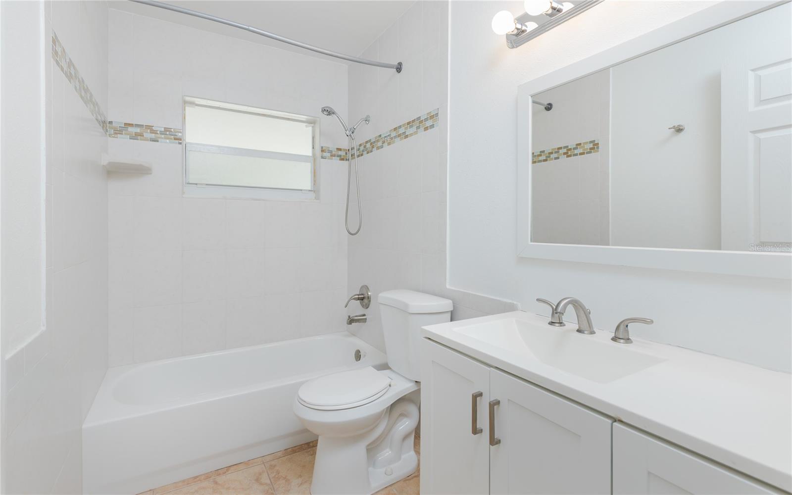 1818/1822 Stevenson Rd Property Photo 12