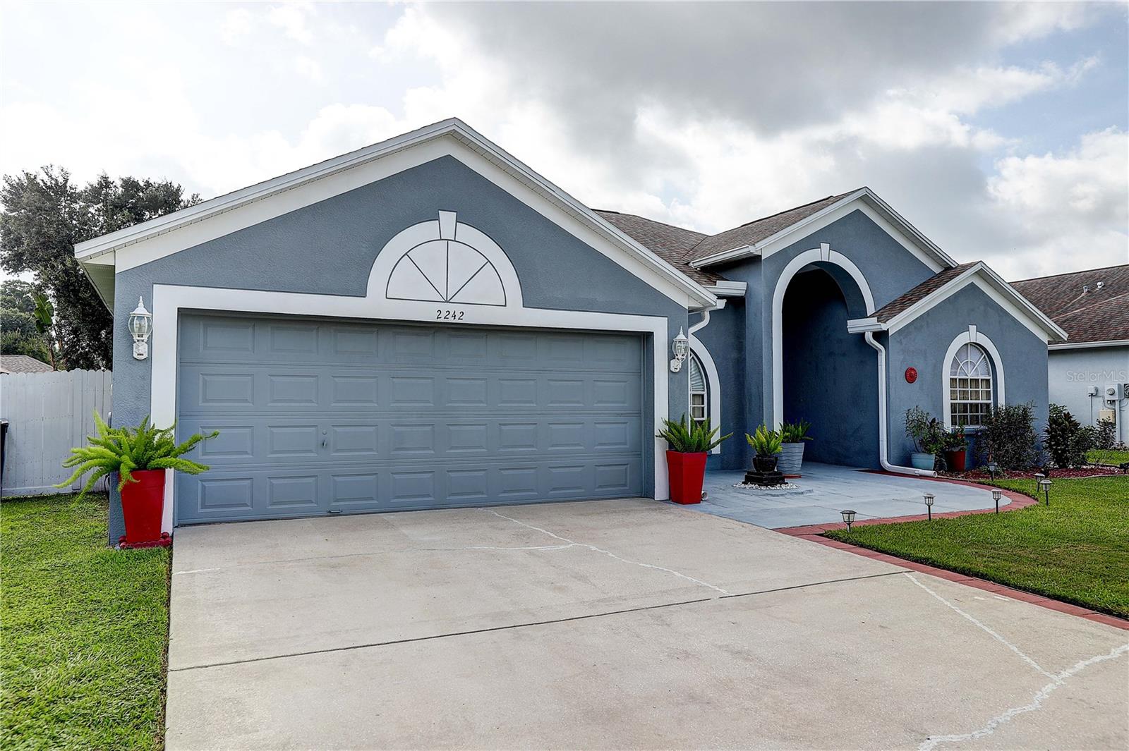 2242 Towering Oaks Cir Property Photo 2