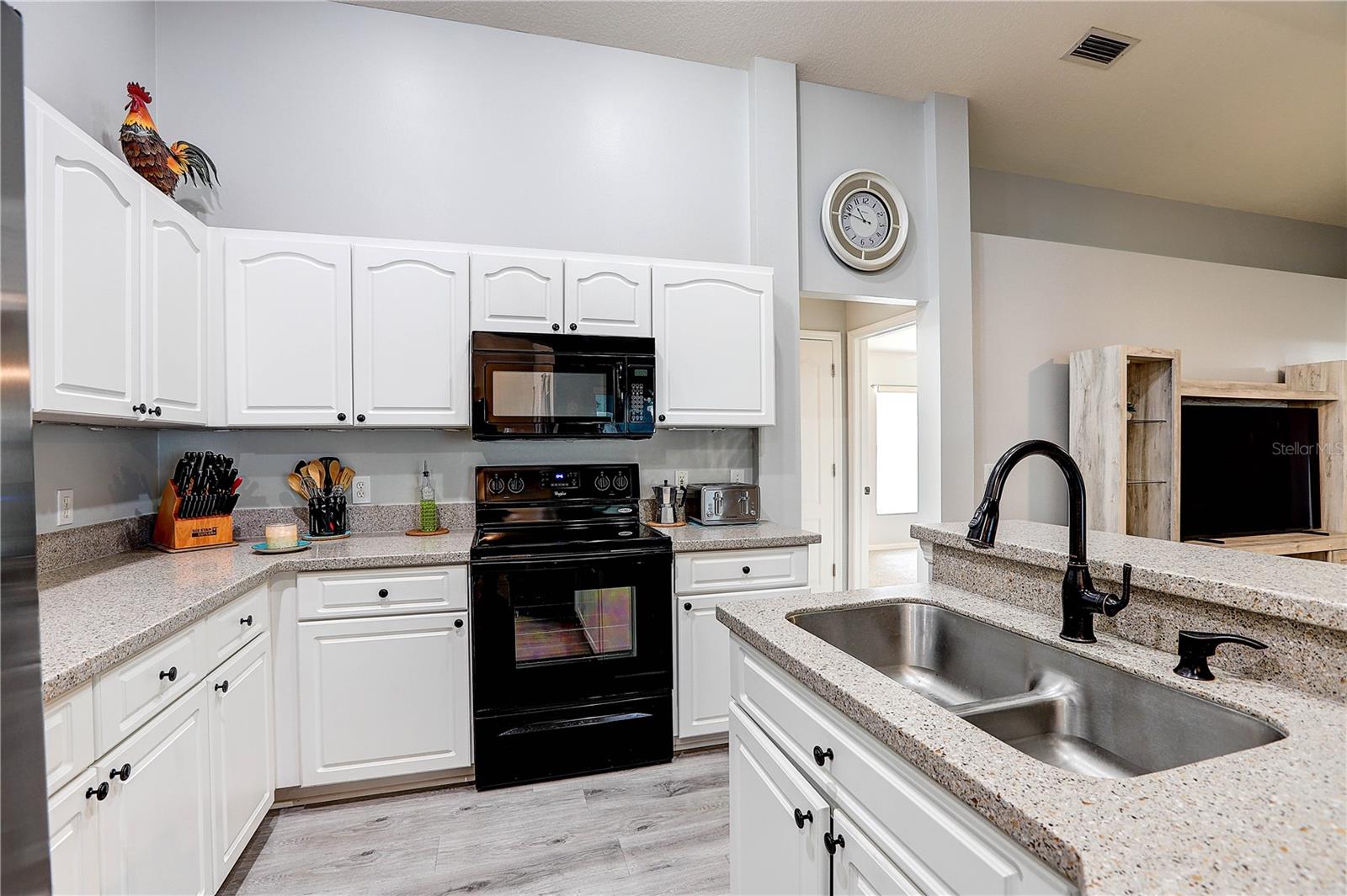 2242 Towering Oaks Cir Property Photo 12