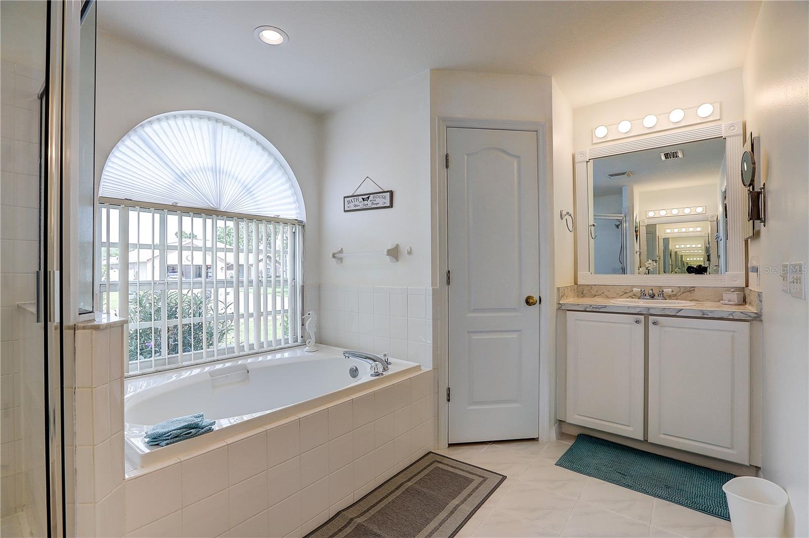 2242 Towering Oaks Cir Property Photo 18
