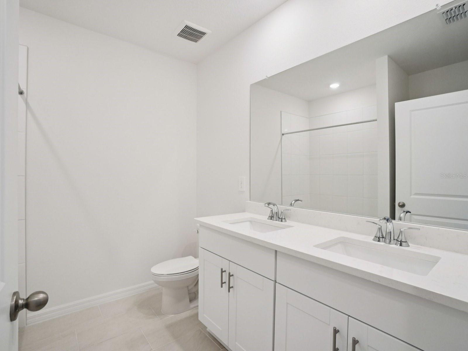 17661 Olive Thorn Dr Property Photo 8