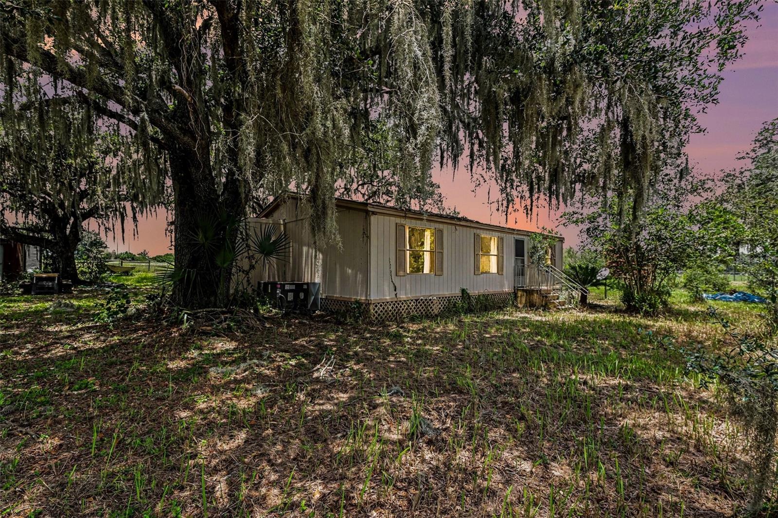 10239 Lyons Ave Property Photo 4