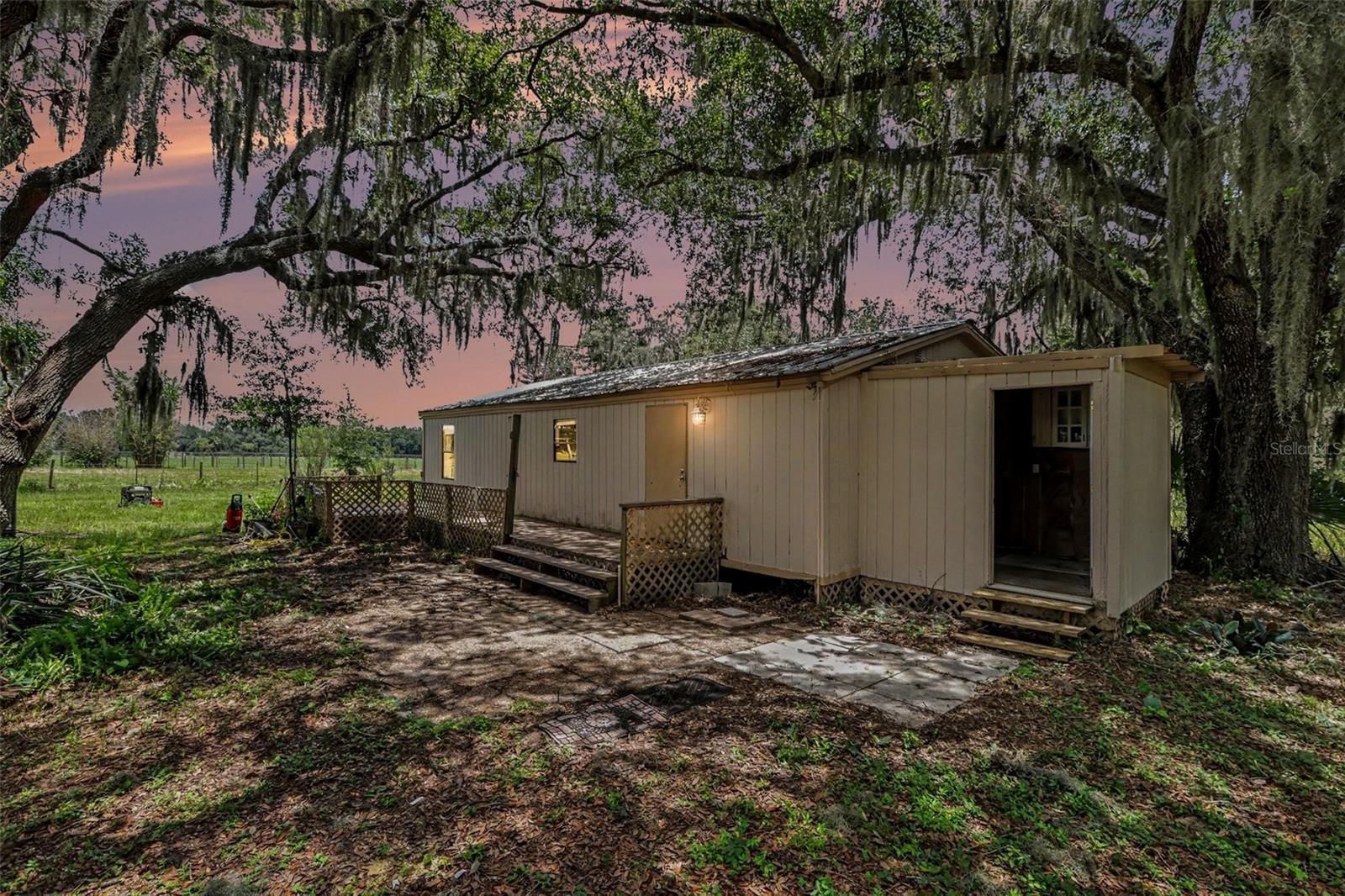 10239 Lyons Ave Property Photo 5