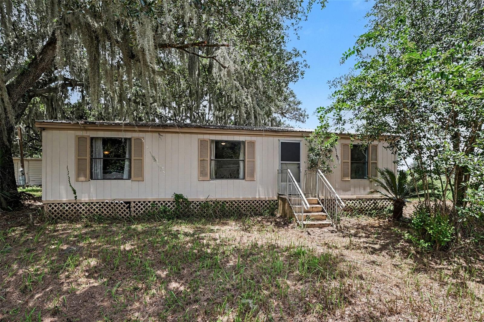 10239 Lyons Ave Property Photo 6