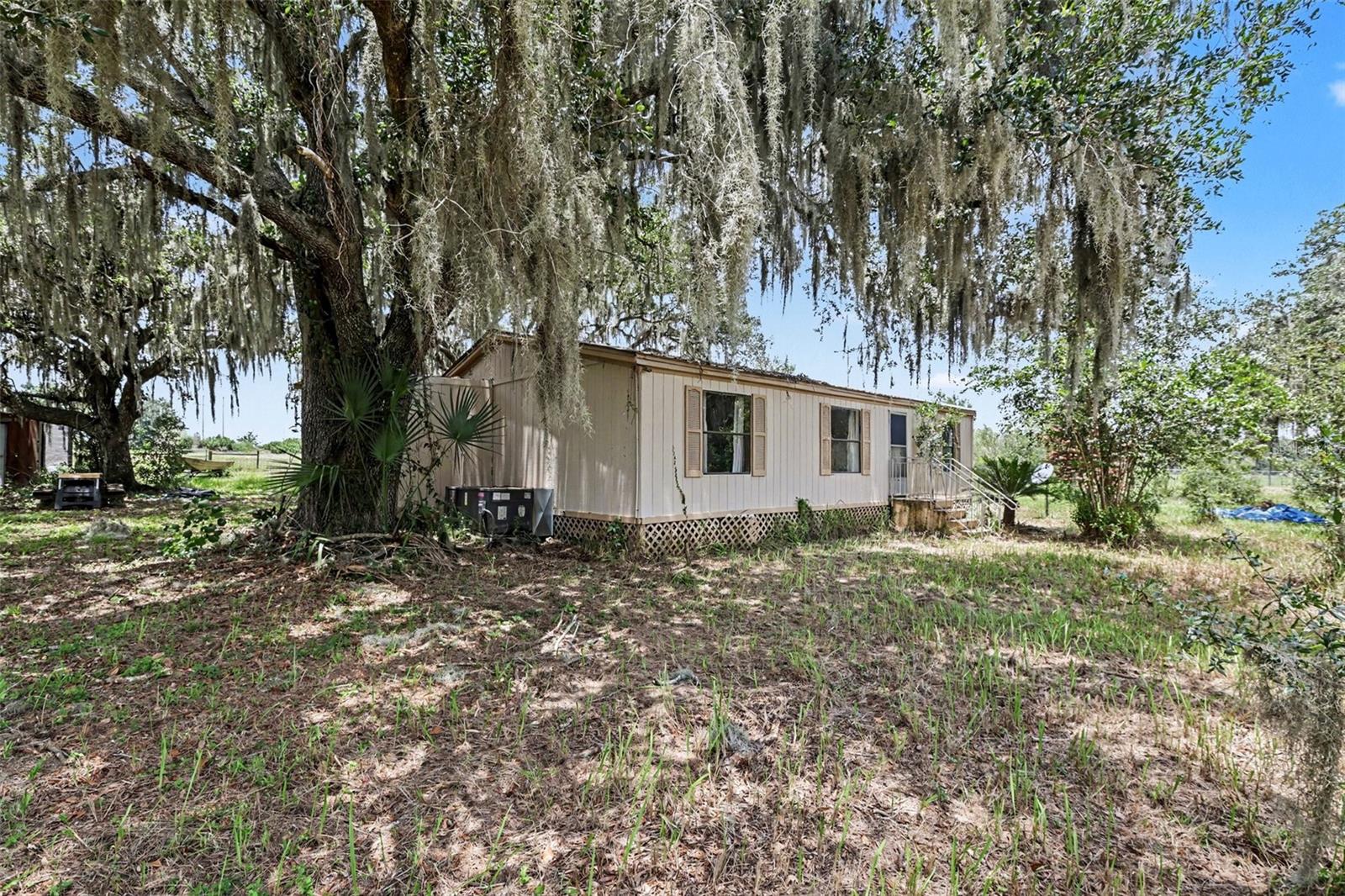 10239 Lyons Ave Property Photo 8