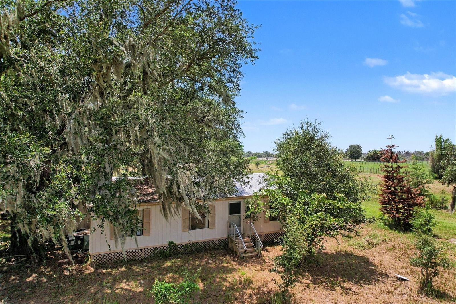 10239 Lyons Ave Property Photo 9