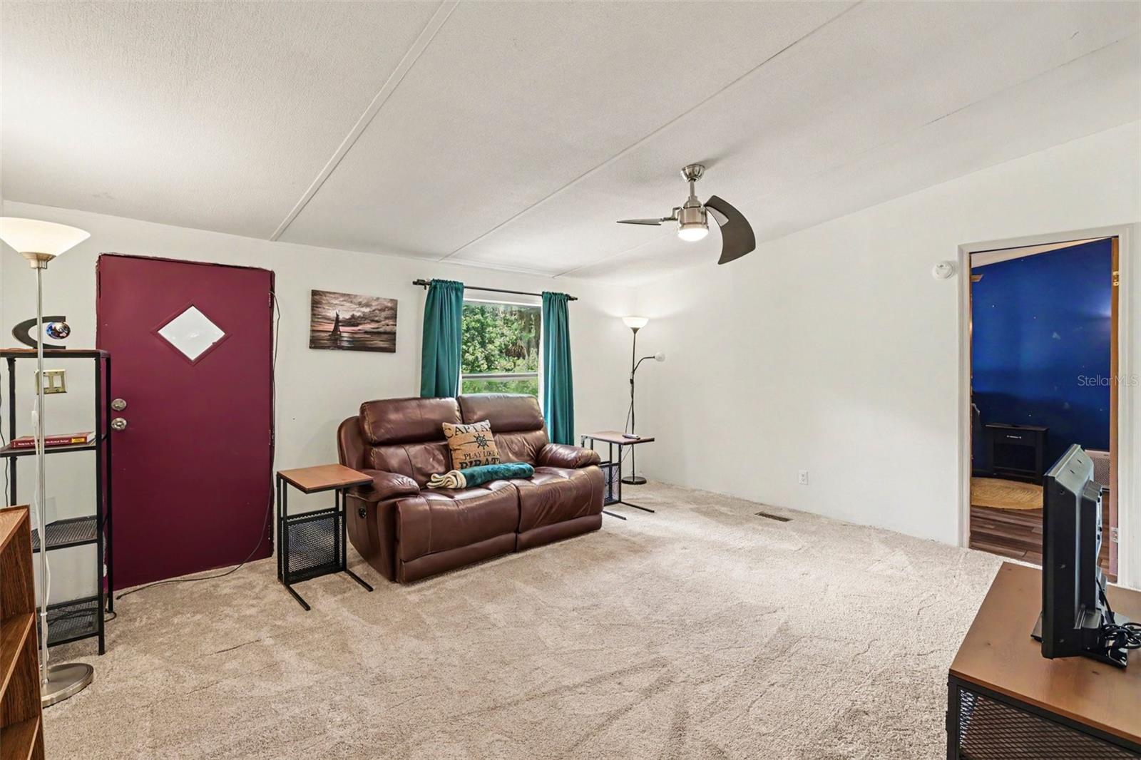 10239 Lyons Ave Property Photo 10