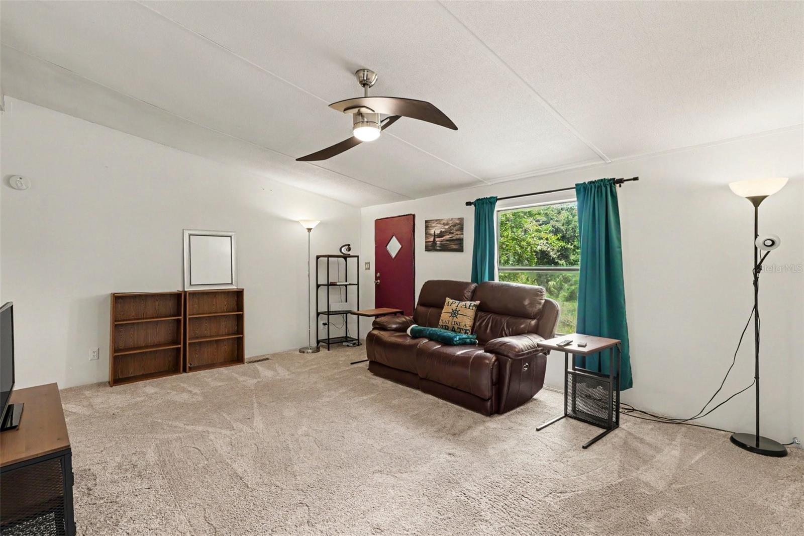 10239 Lyons Ave Property Photo 11